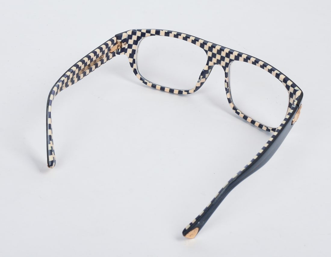 Louis Vuitton Glasses. - 6