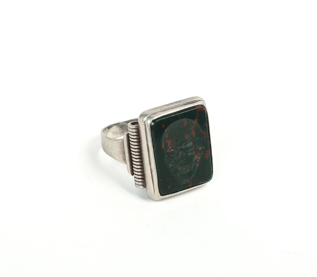 Sterling Silver Ring with Skull.: Size 10.