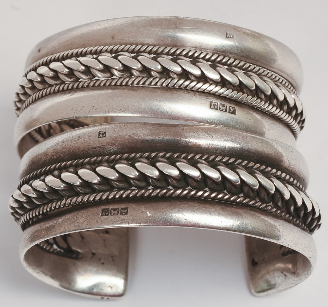 Eight Egyptian Bedouin Cuff Bracelets. - 5