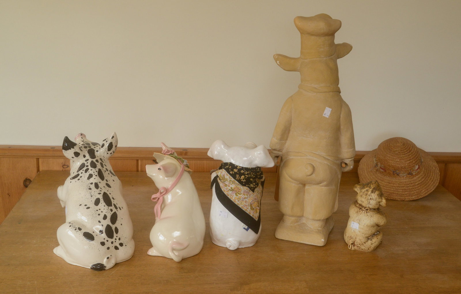 Five Decorative Pigs. - 4