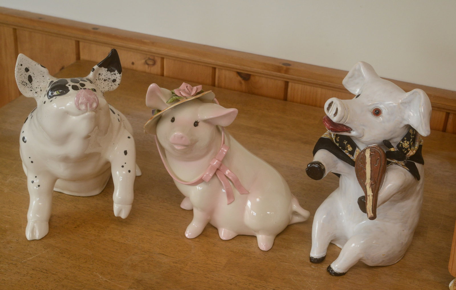 Five Decorative Pigs. - 6