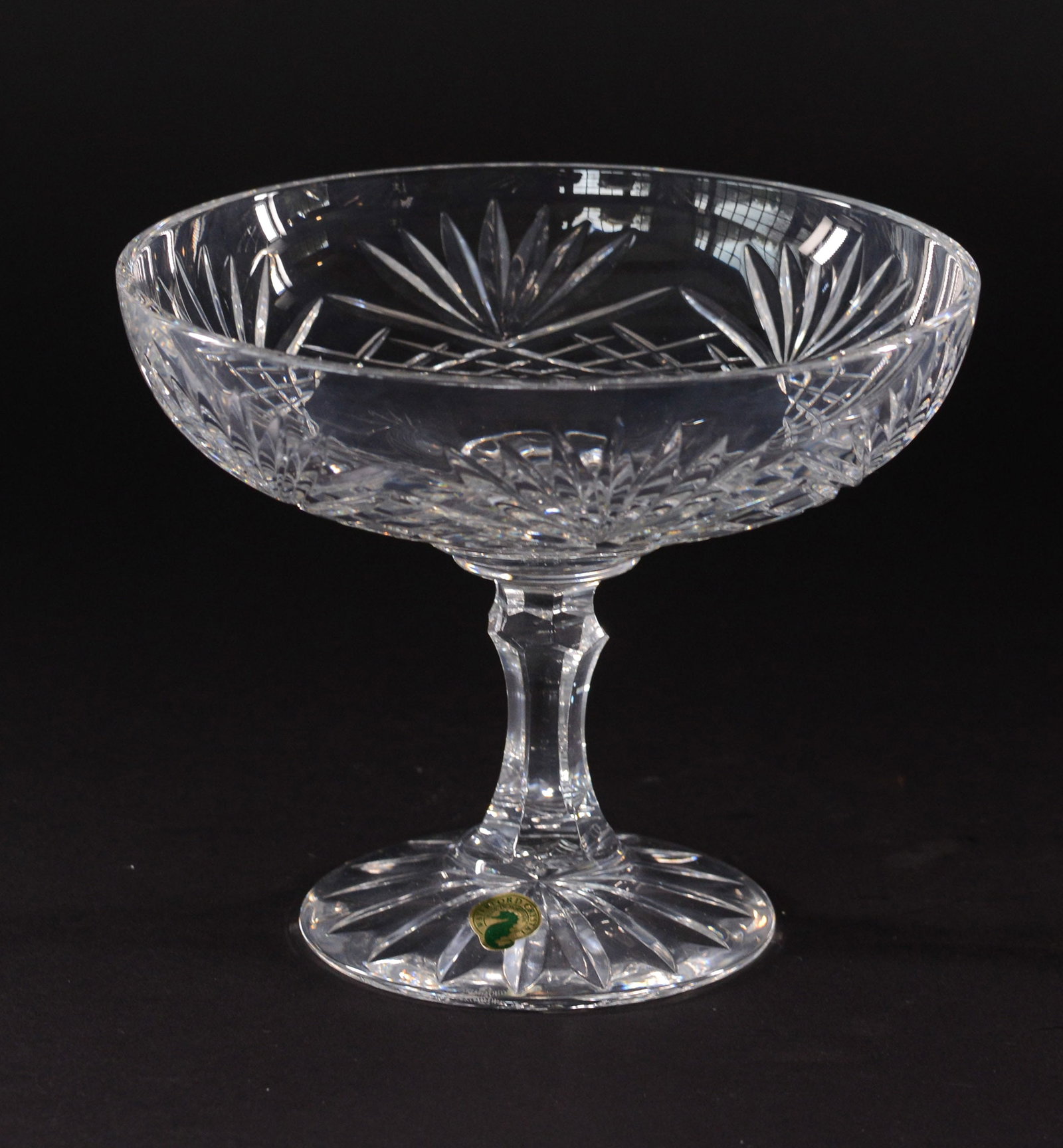 Waterford Crystal Taza.: Diameter 8 inches. In original box.