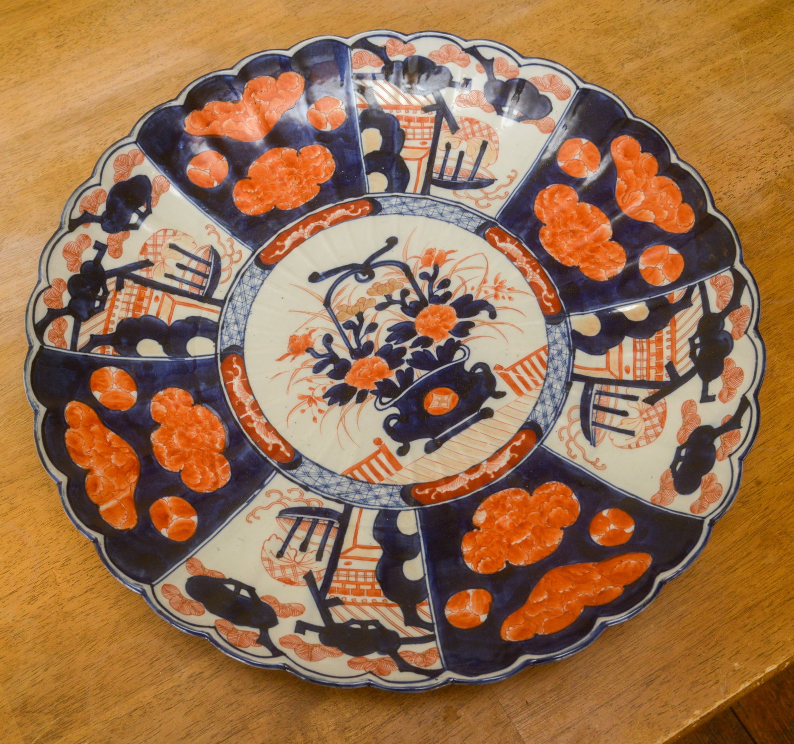 Large Japanese Imari Platter. (1 of 2)