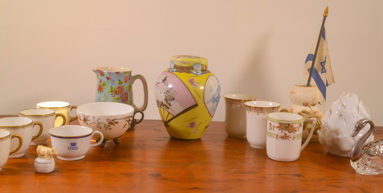 Group of Decorative Objects. - 2