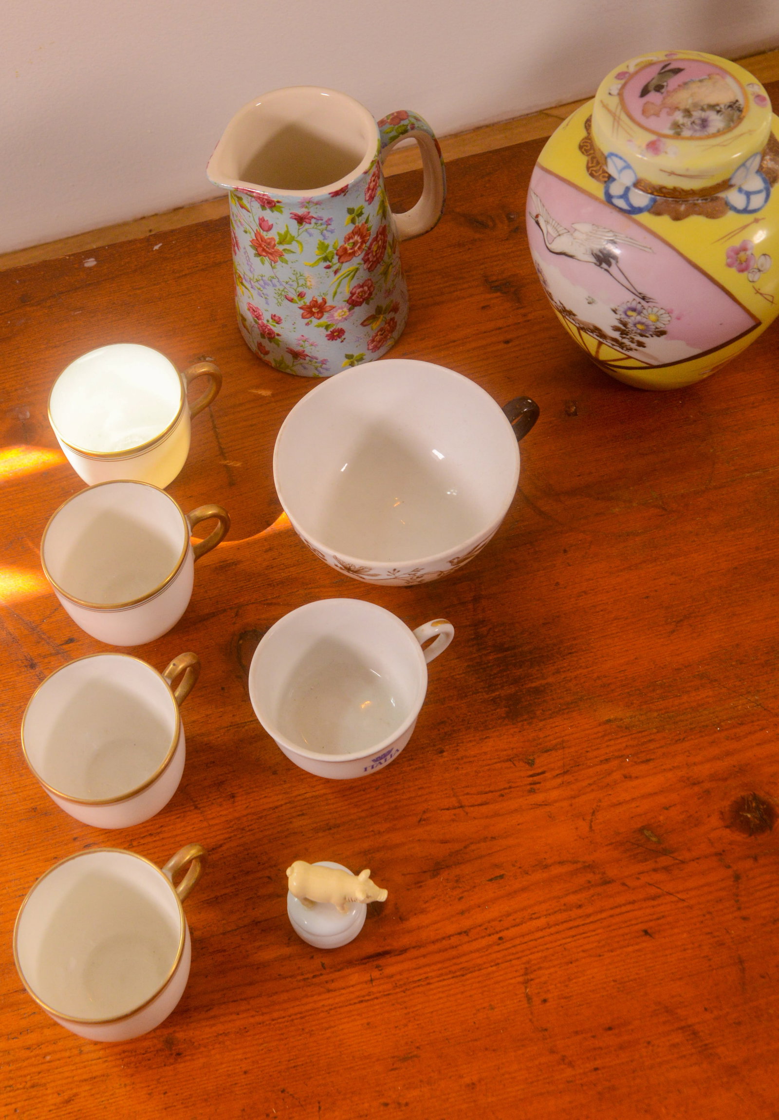 Group of Decorative Objects. - 5