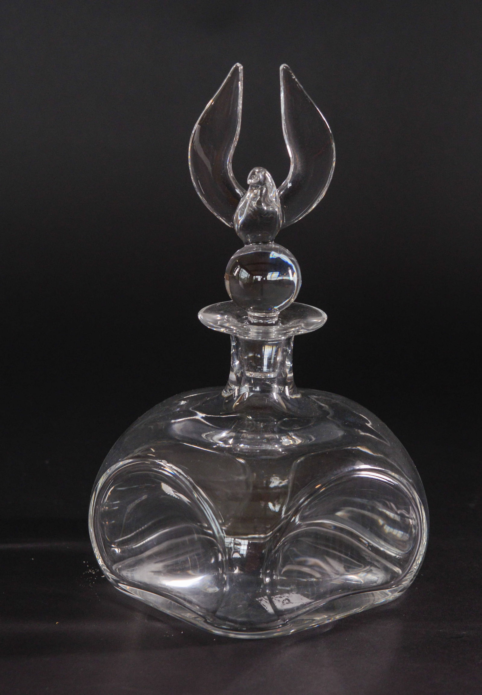 Blown Glass Decanter With Eagle Stopper. - 3