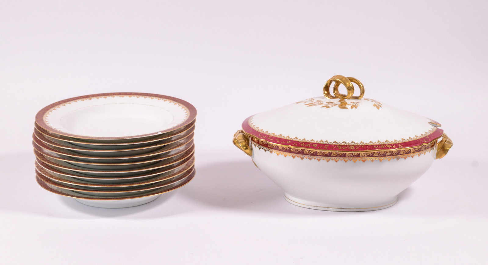 Ten CH Haviland Limoges Dinner Plates and a Soup Tureen. (1 of 6)
