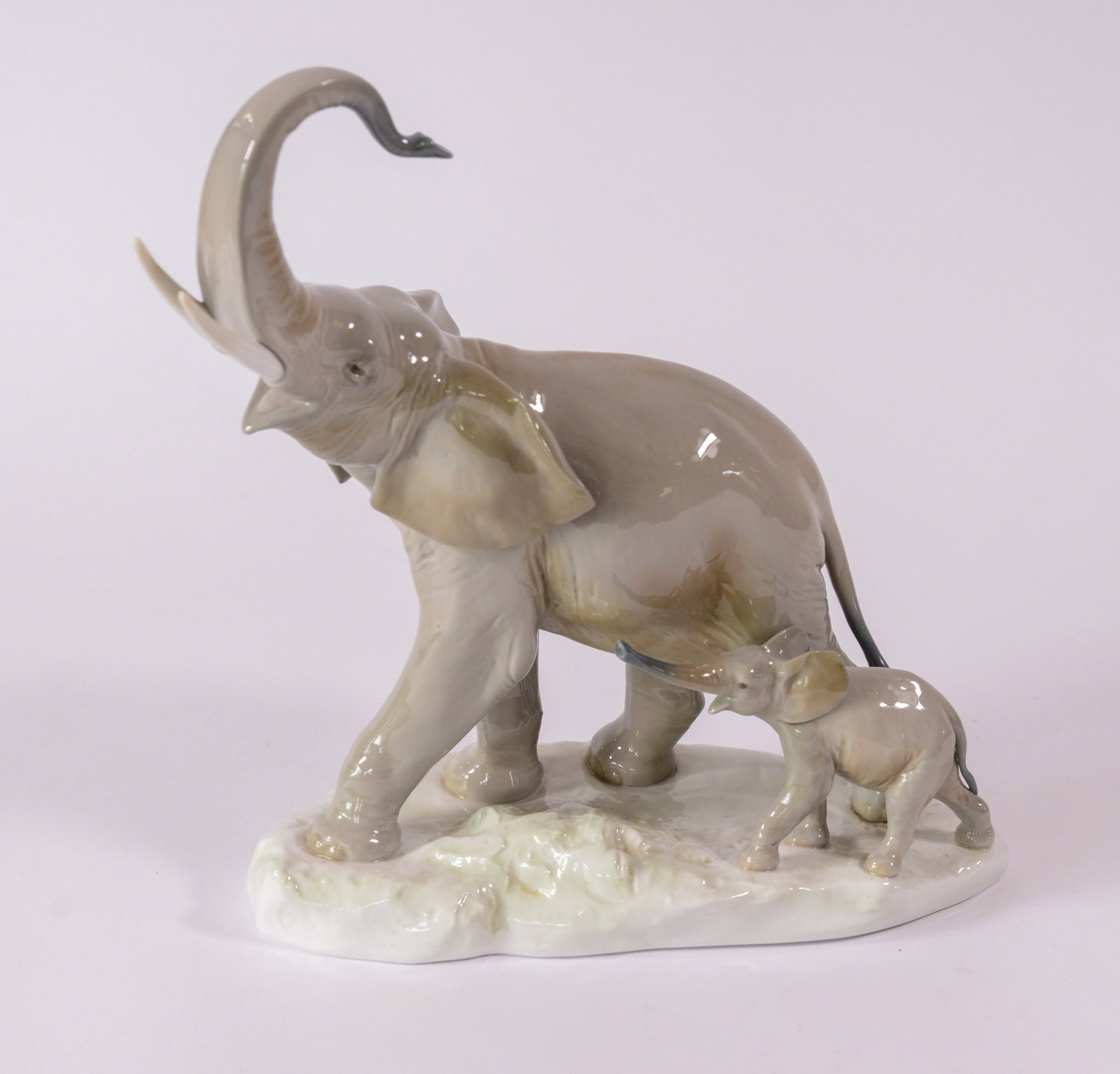 Lladro Porcelain Elephant Sculpture.: Length 10 inches.