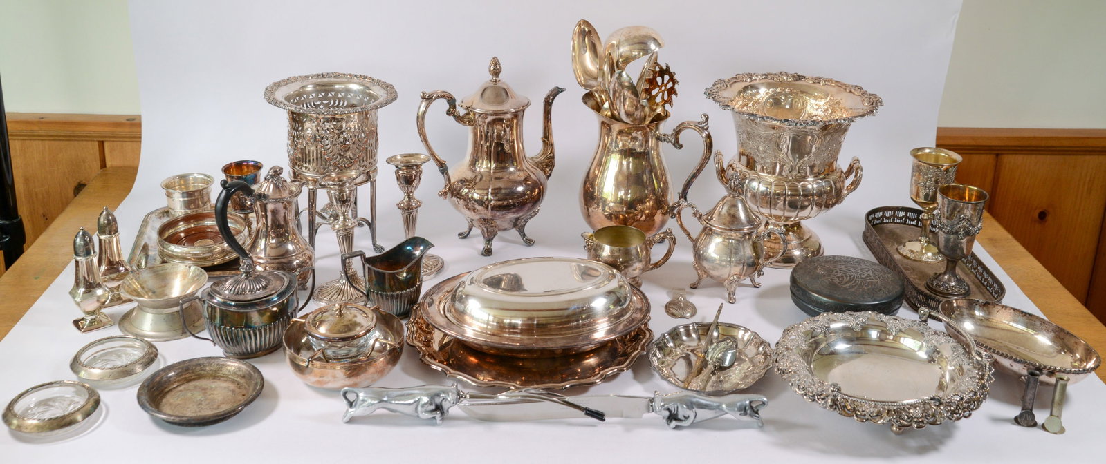 Large Group of Silverplate Items. (1 of 9)