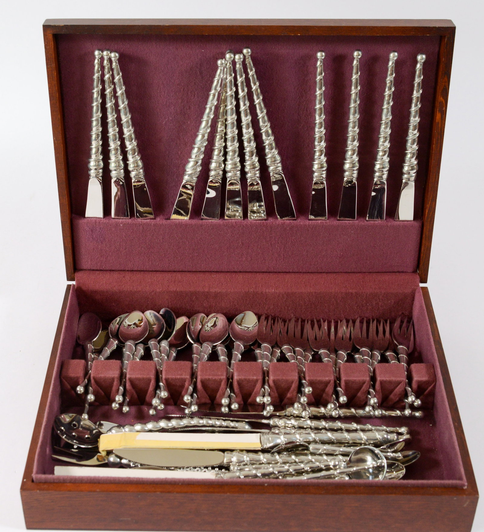 Twist Pattern Flatware Service.: With fitted box.