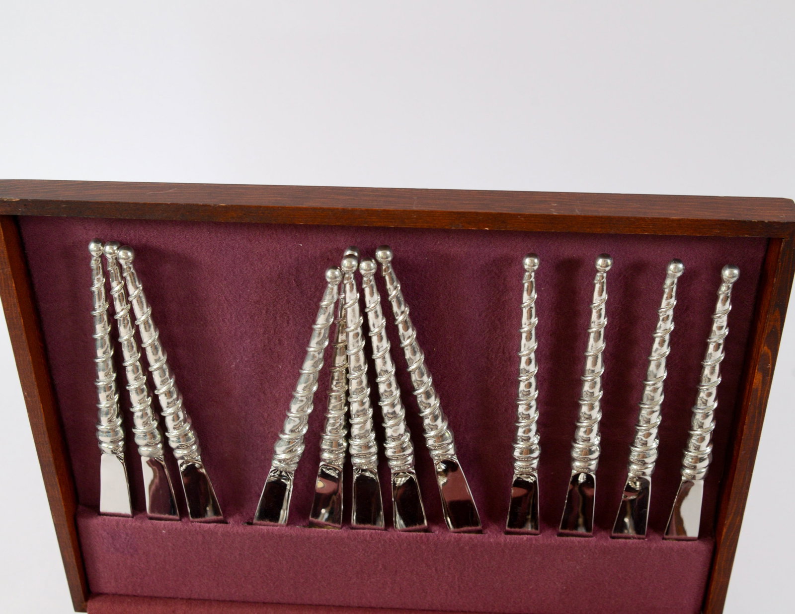 Twist Pattern Flatware Service. - 3