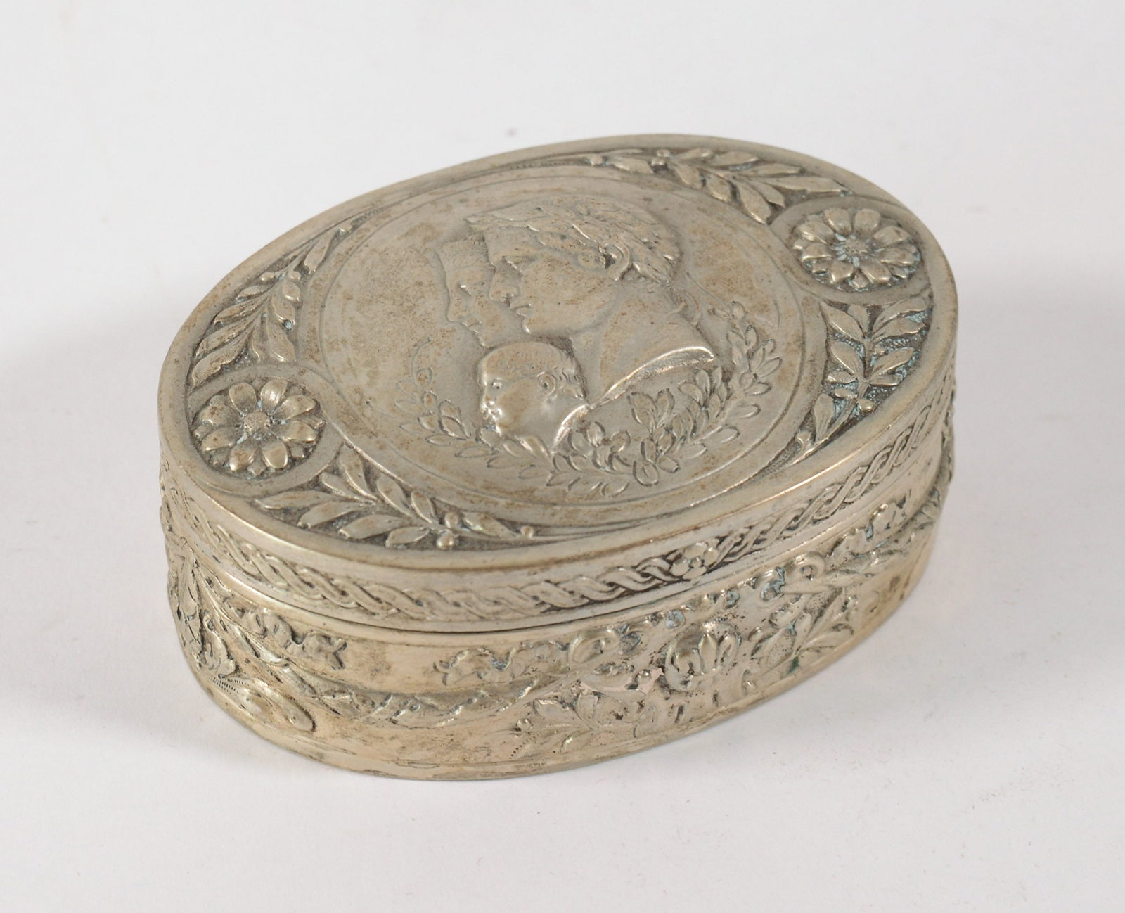 Small 800 Silver Box.: 3.75 x 2.5 x 1.25 inches.