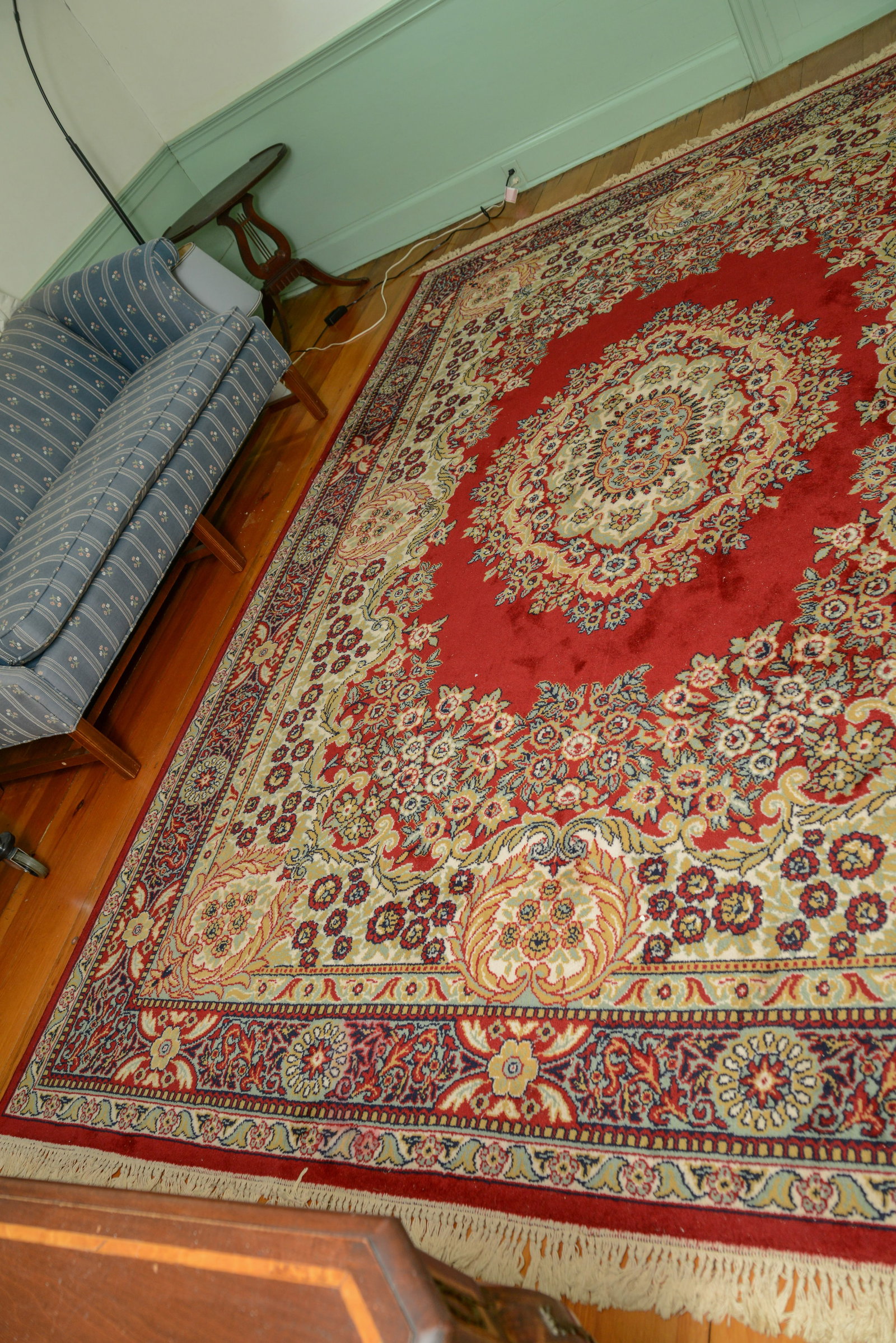 Room Size Wool Oriental Carpet. - 4
