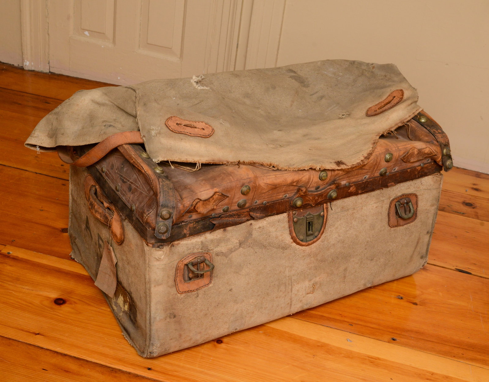Leather Steamer Trunk.: 16 x 29 x 19 inches. Needs refurbishment. NO SHIPPING AVAILABLE. This item must be picked up Friday, June 19th in Kennebunkport, Maine.
