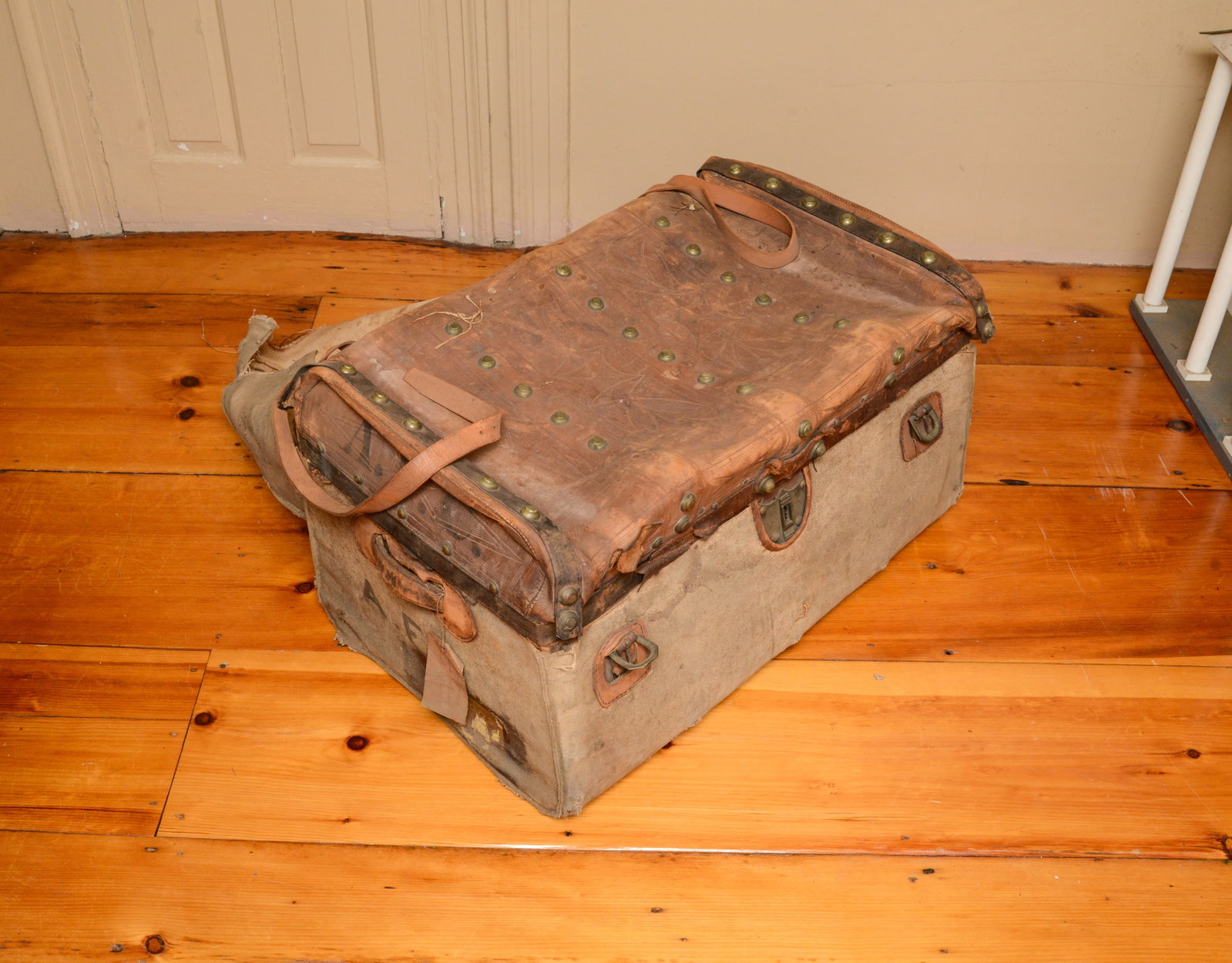 Leather Steamer Trunk. - 2