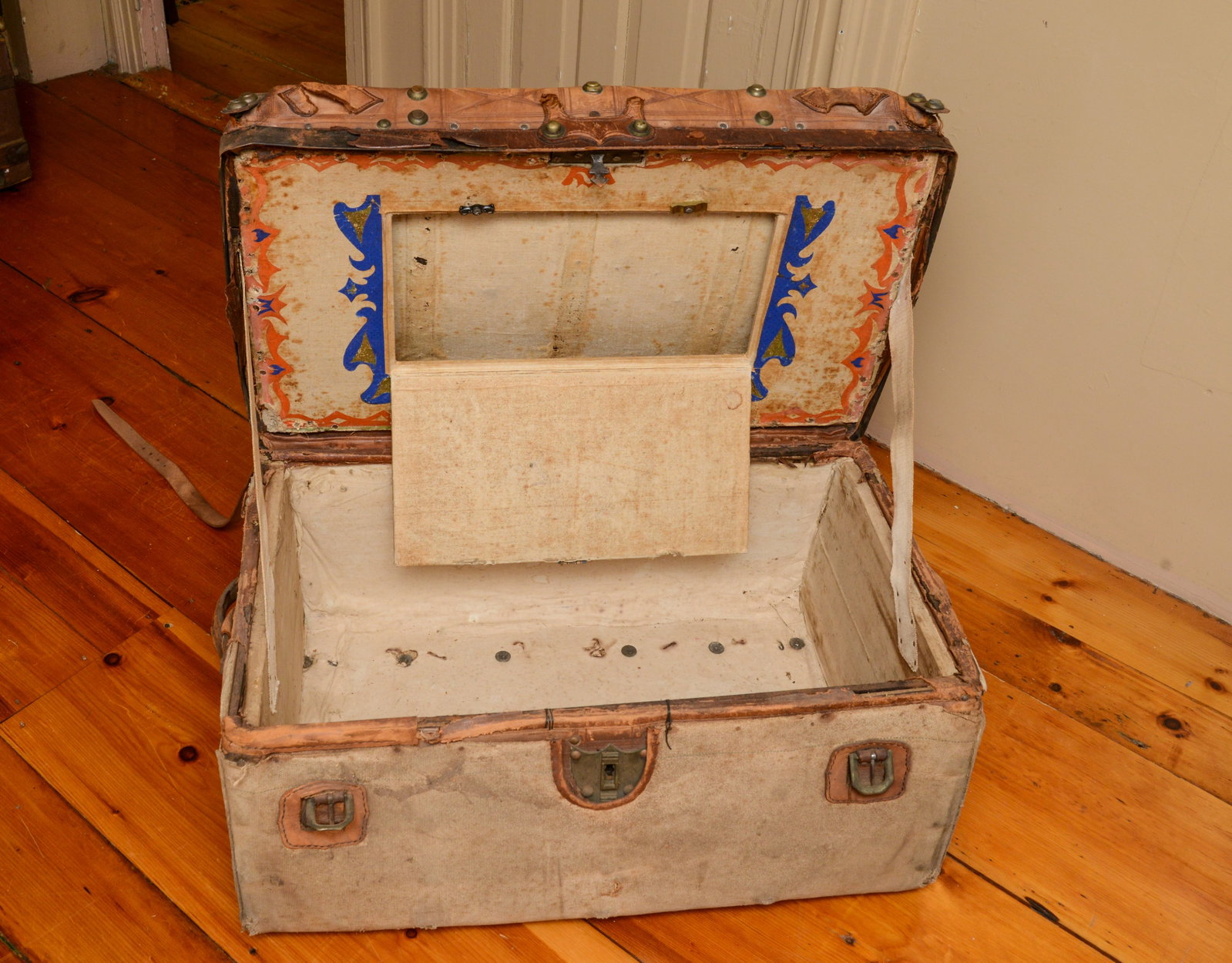 Leather Steamer Trunk. - 4