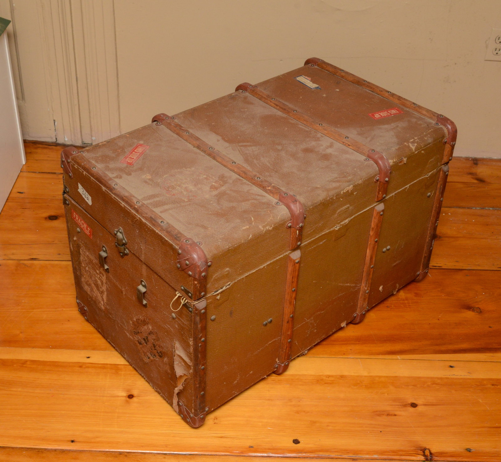 Antique Steamer Trunk. - 3