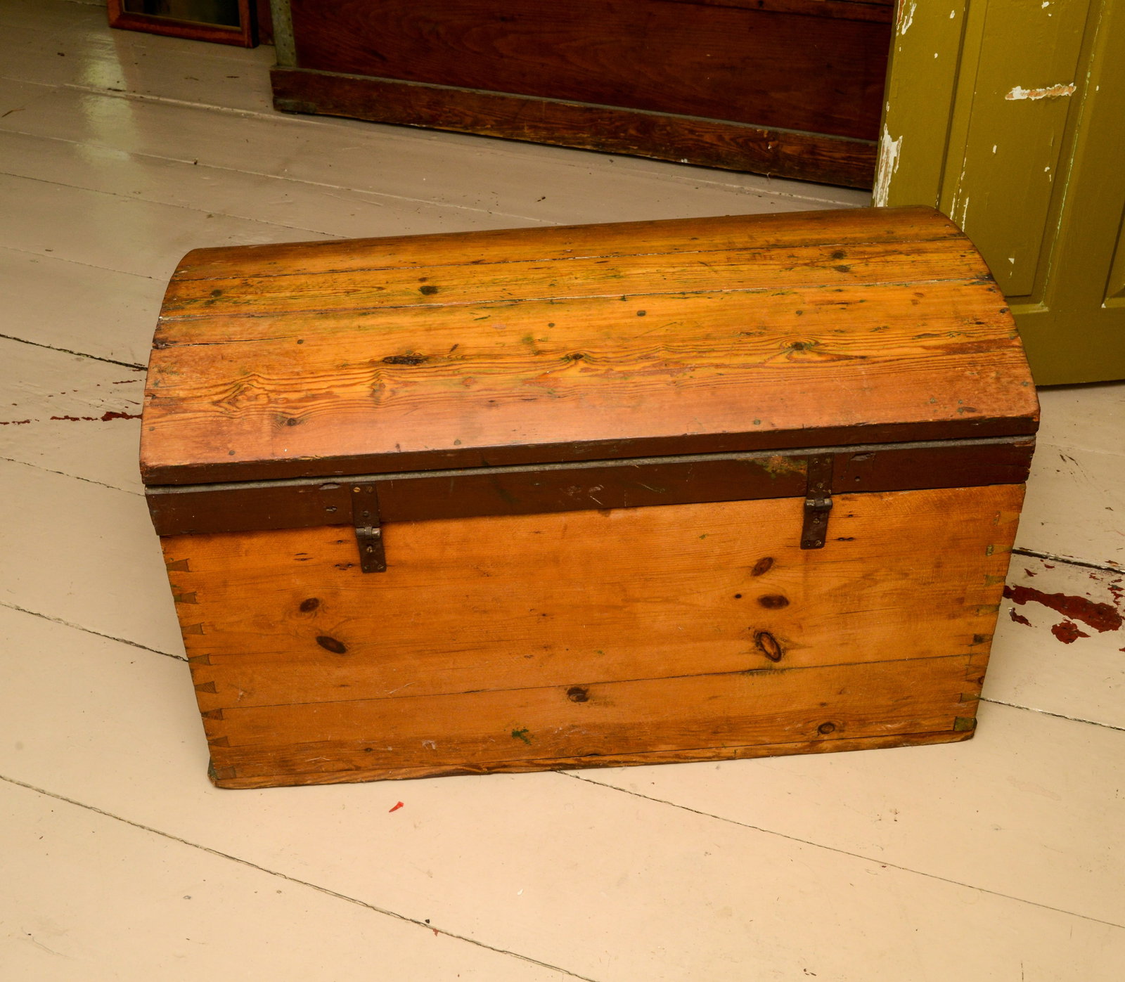 Pine Dome Top Box. - 2