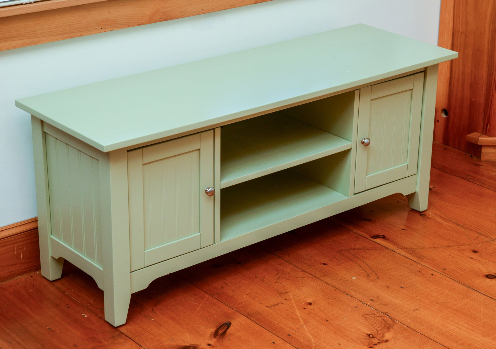TV Stand in Green. (1 of 3)
