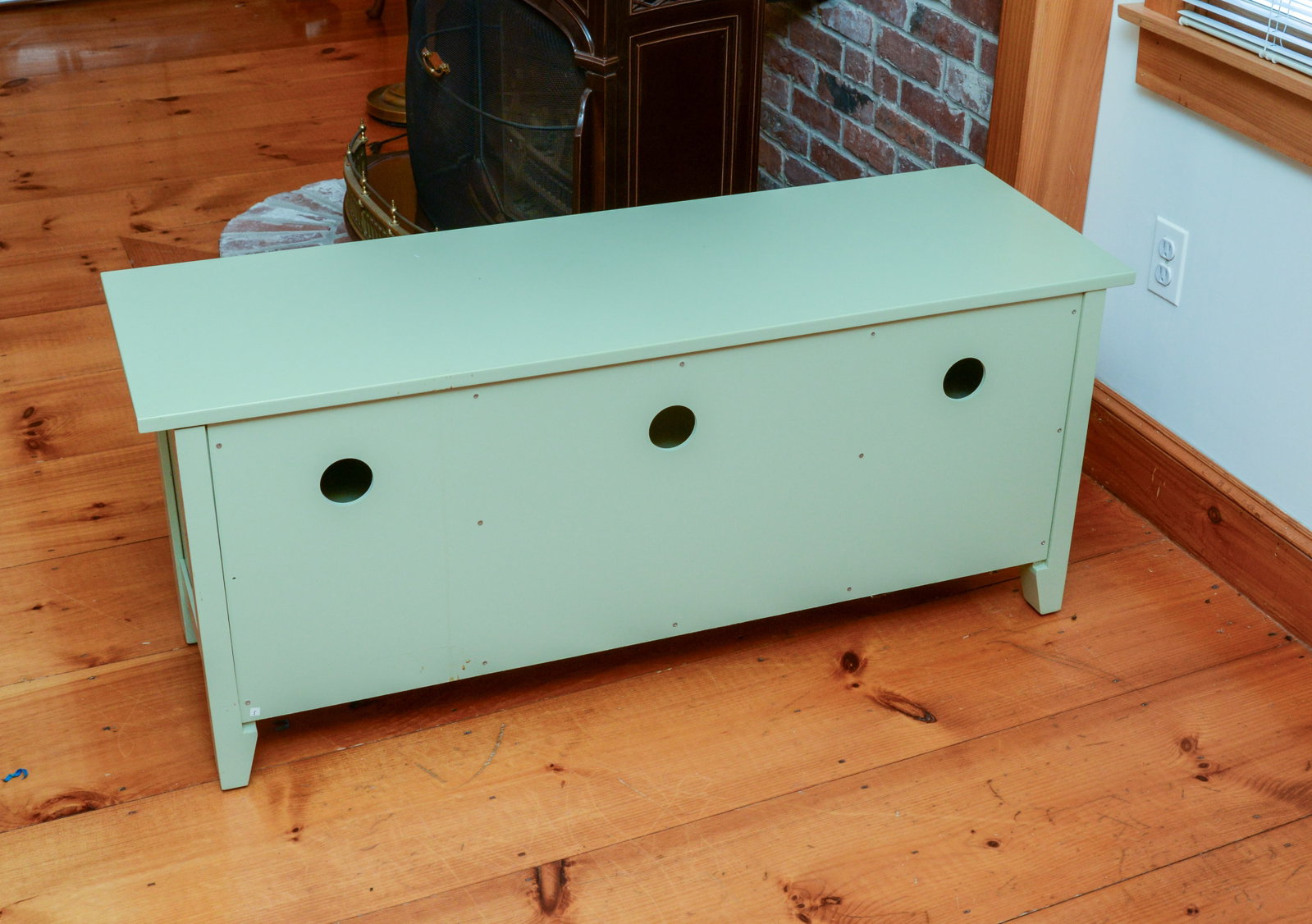 TV Stand in Green. - 3