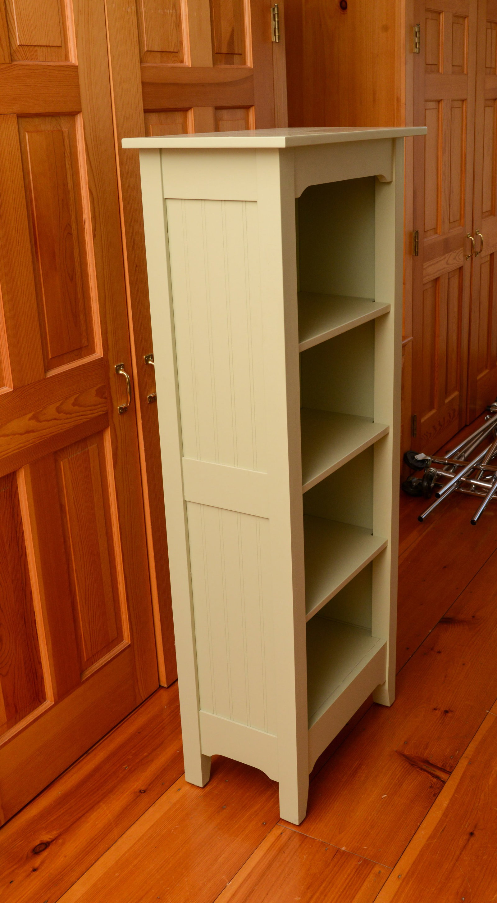 Bookcase in Green. - 2