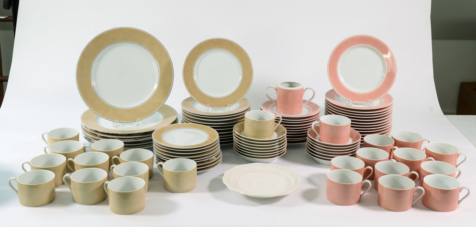 Fitz & Floyd Part Tea Service. (1 of 7)