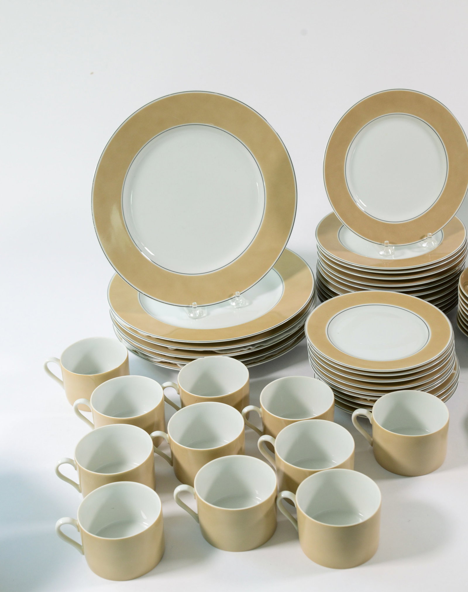 Fitz & Floyd Part Tea Service. - 4