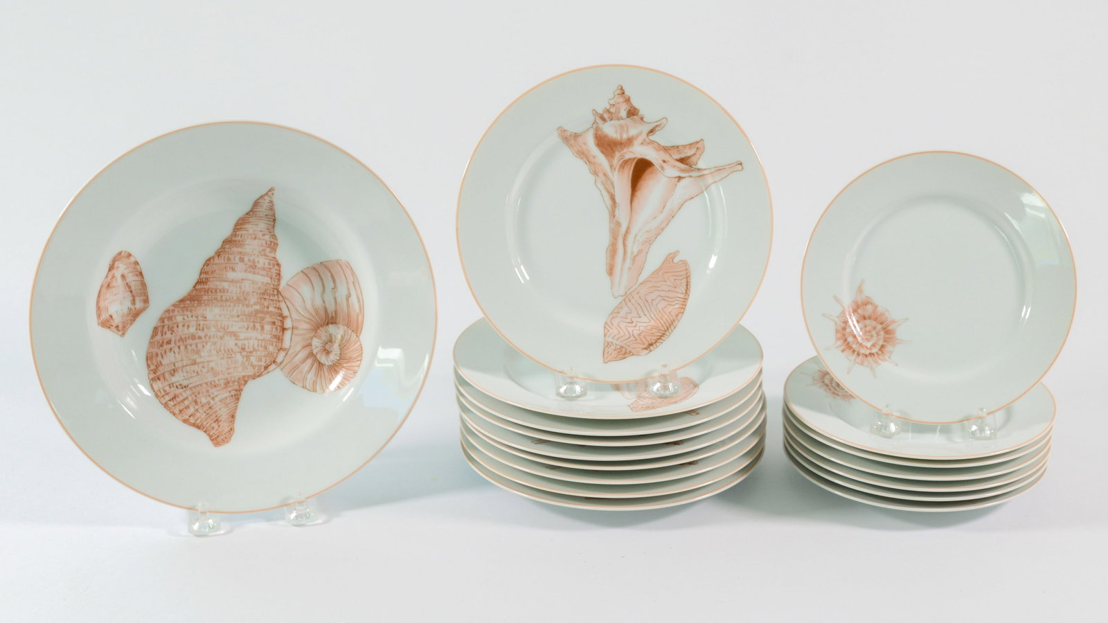 Fifteen Fitz & Floyd Coquille Plates and a Bowl.: Diameter of bowl 9.25 inches.