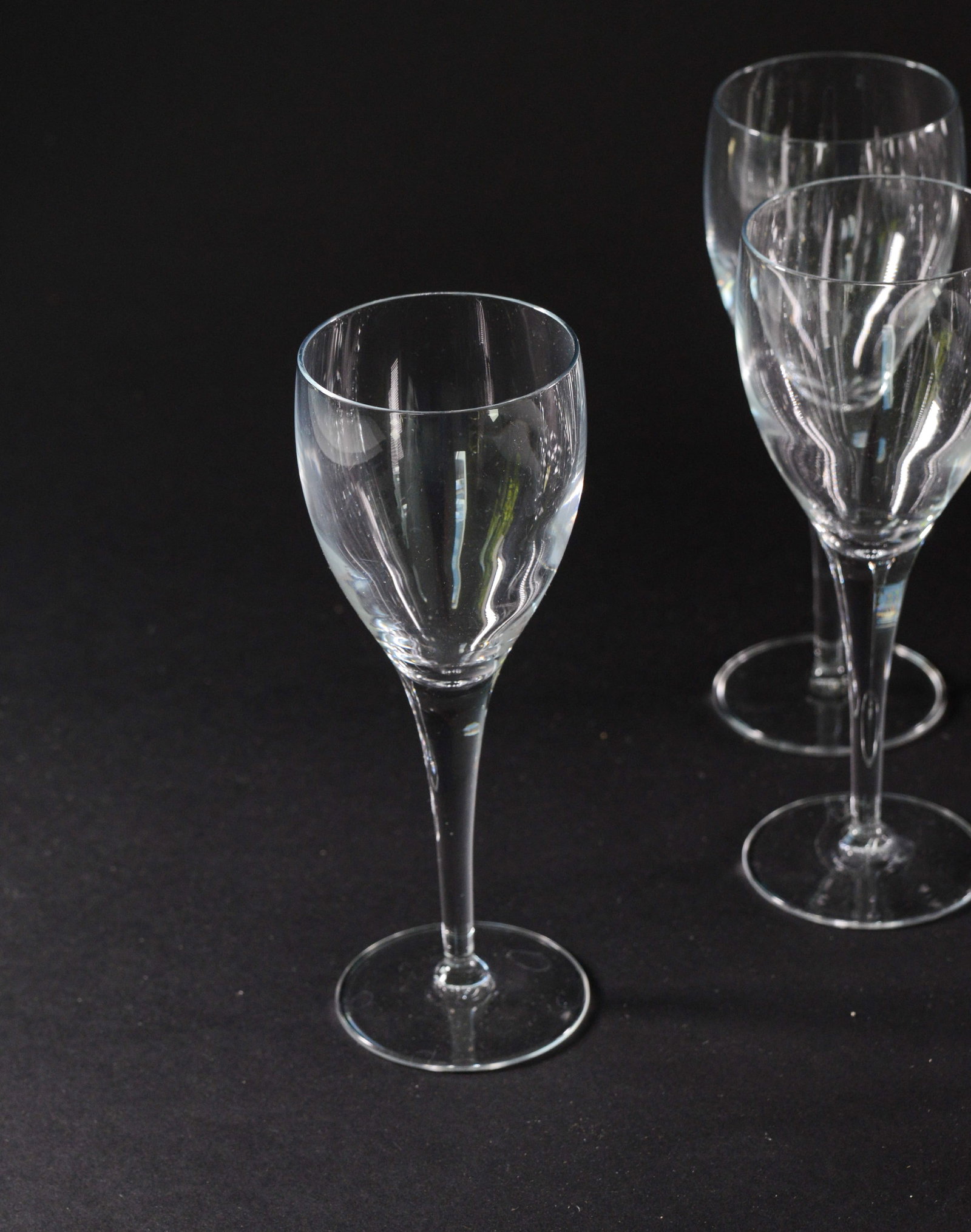 Twelve Stem Glasses. - 2