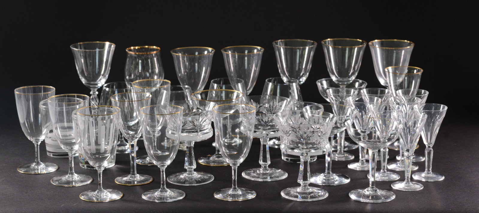 Large Collection of Glassware. (1 of 9)