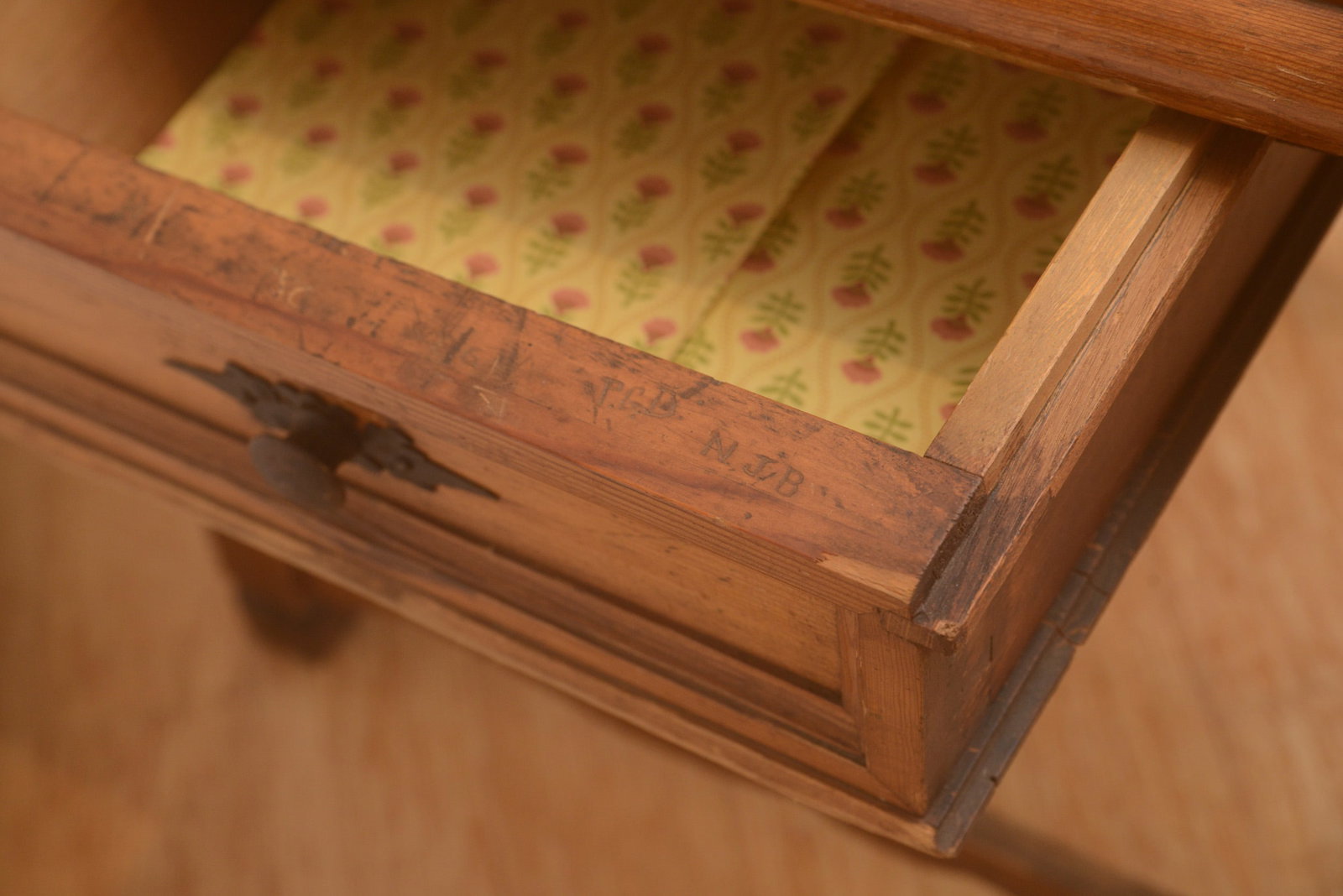 Early 19th Century Pine Table. - 3
