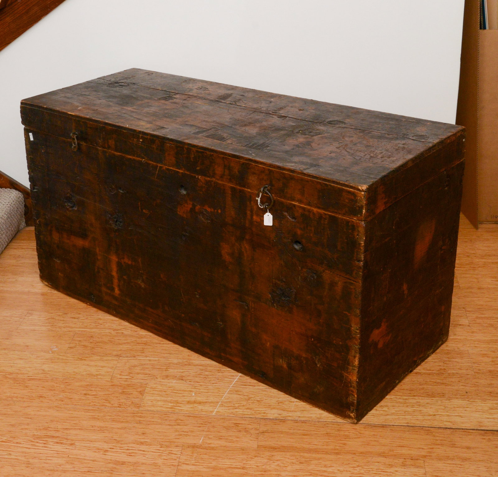 Large Tibetan Hand Painted Trunk. - 4