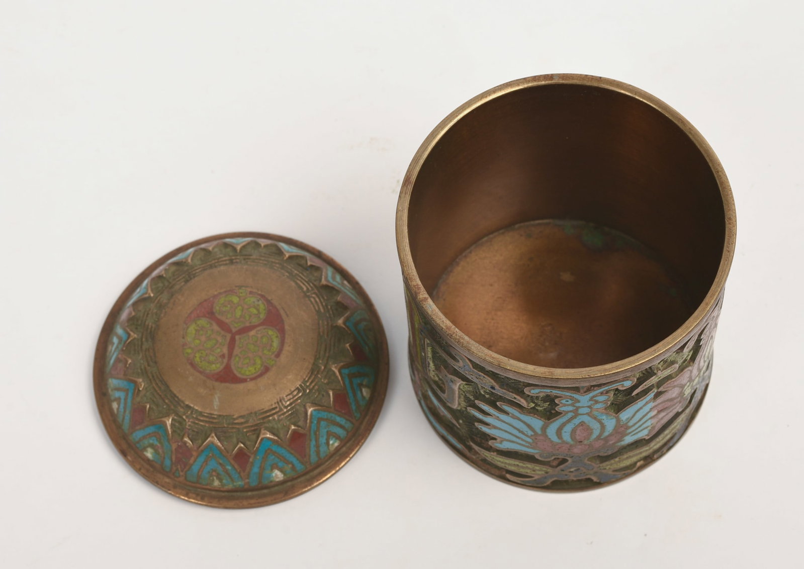19th C Chinese Champleve Covered Box. - 7