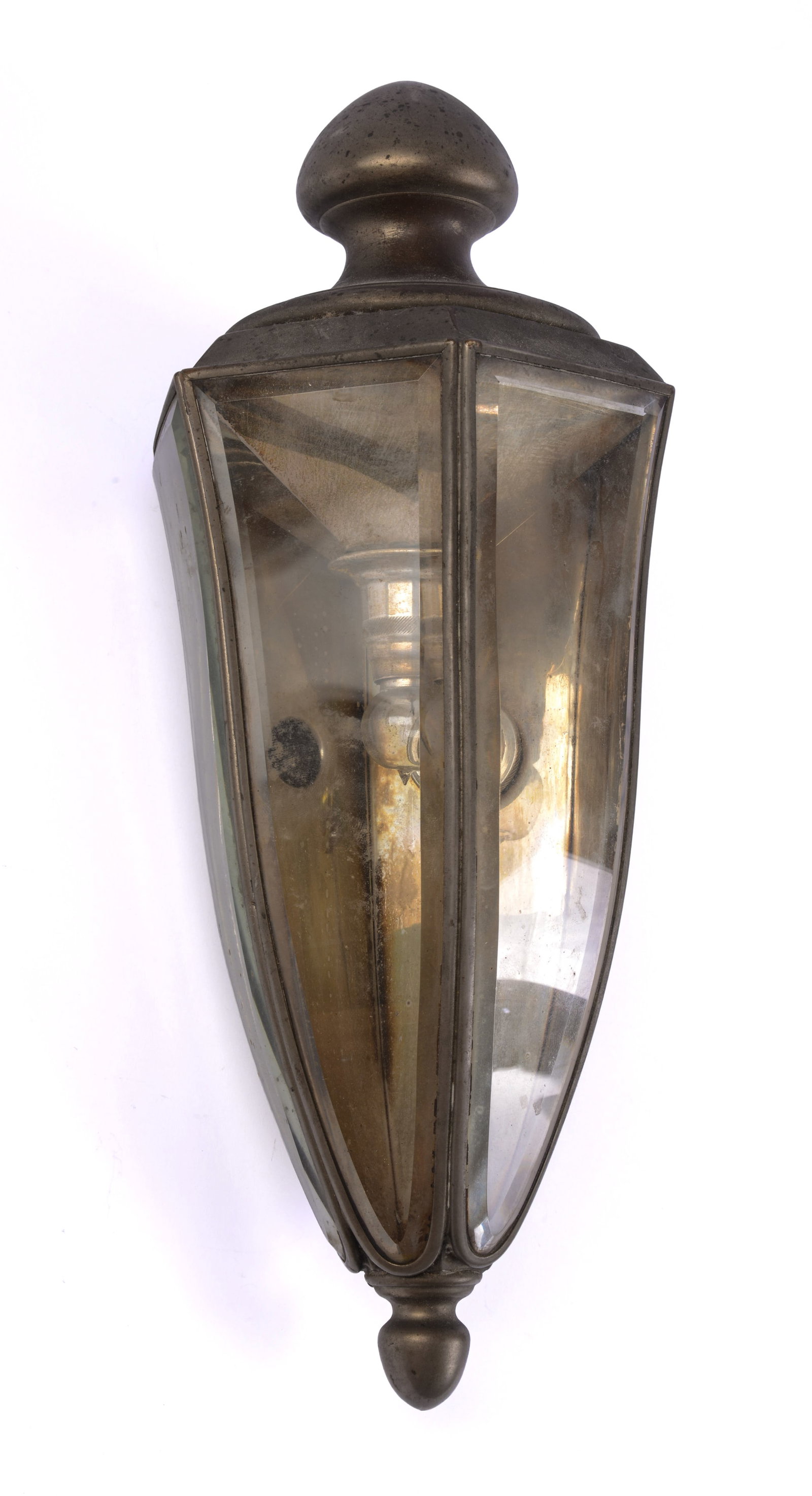 E-Arrow Motor Co. Lantern.: Height 14 inches, good condition.
