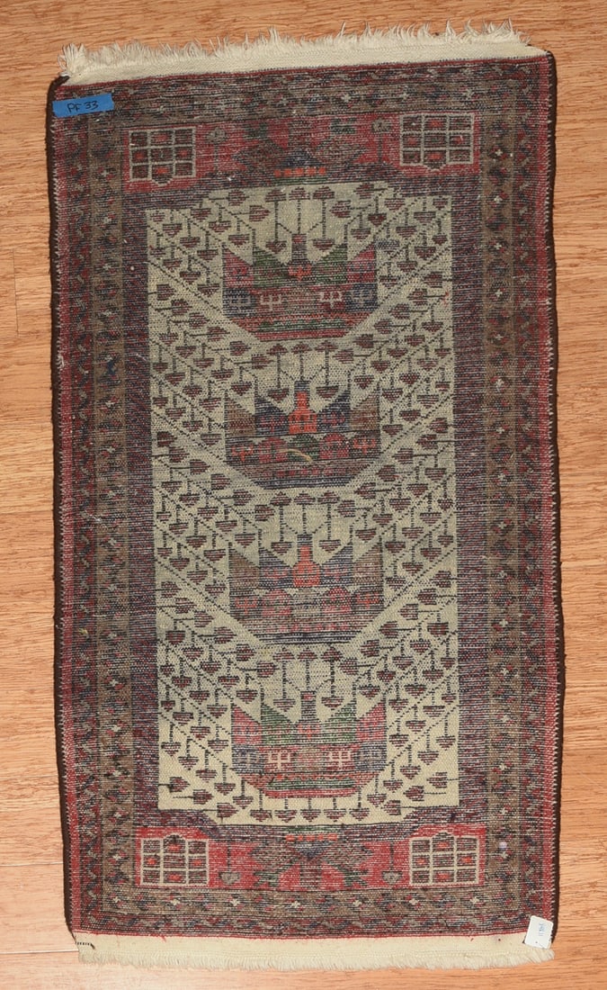 Small Oriental Rug. - 2