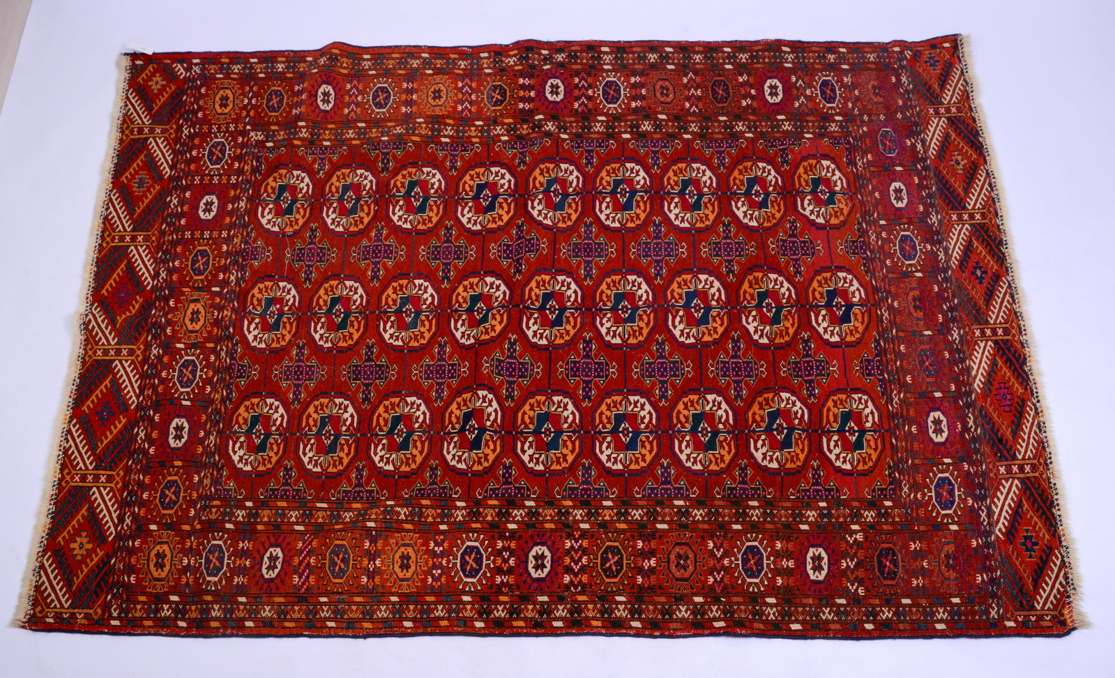 Small Oriental Carpet. - 2