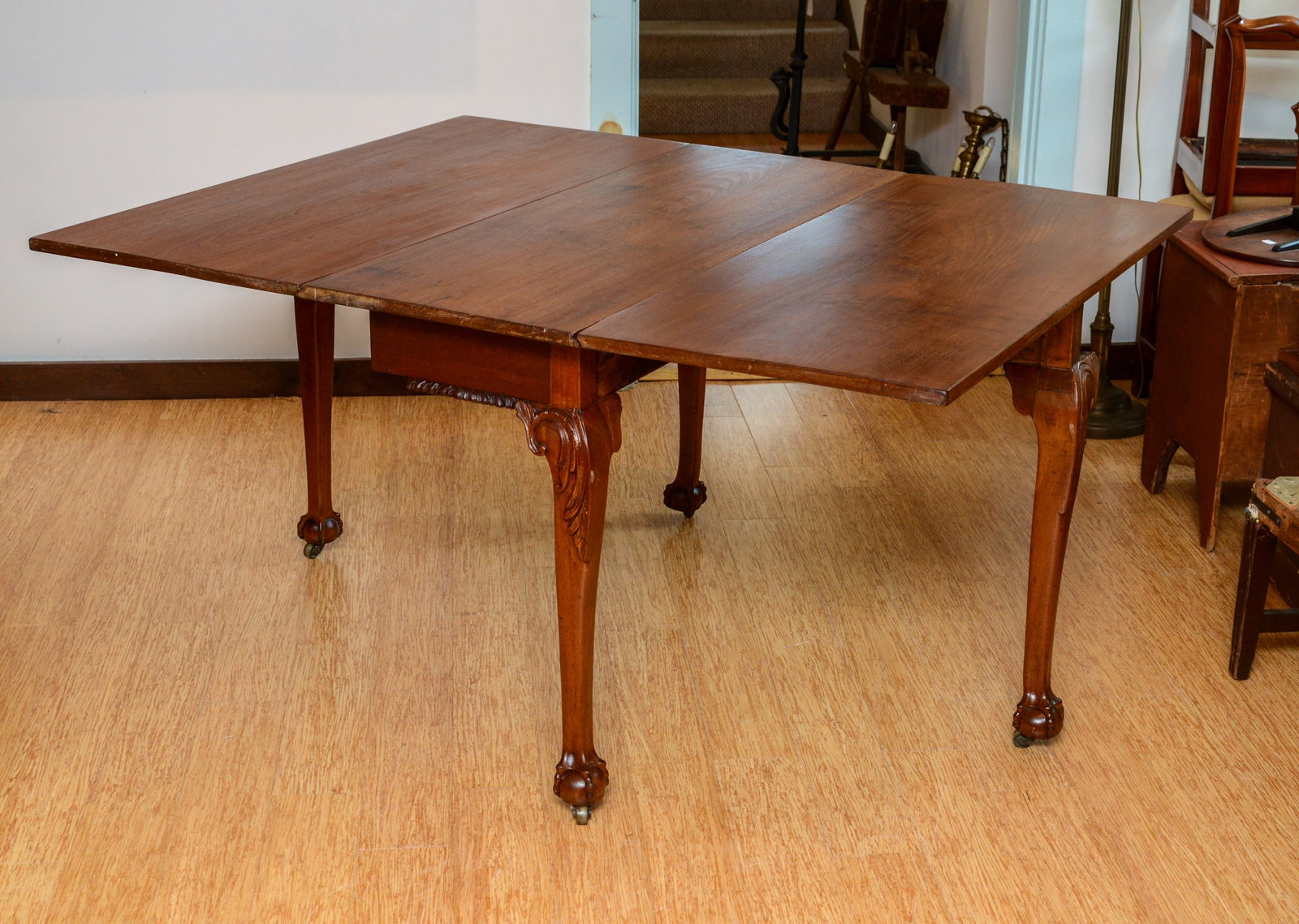 18TH CENTURY CHIPPENDALE WALNUT DROP-LEAF TABLE. - 2