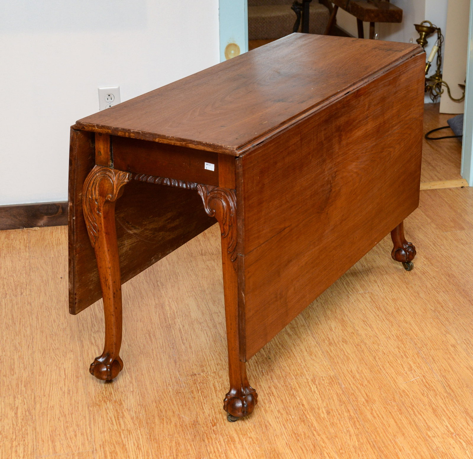 18TH CENTURY CHIPPENDALE WALNUT DROP-LEAF TABLE. - 3