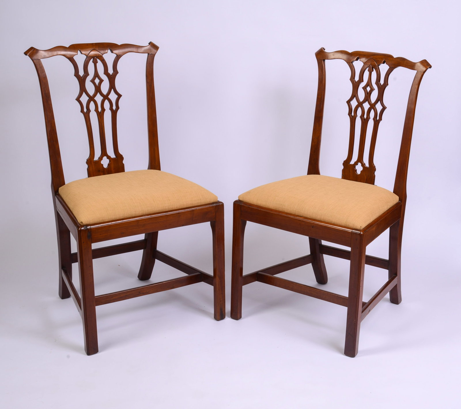 FOUR HEPPLEWHITE CHERRY SIDE CHAIRS. - 4