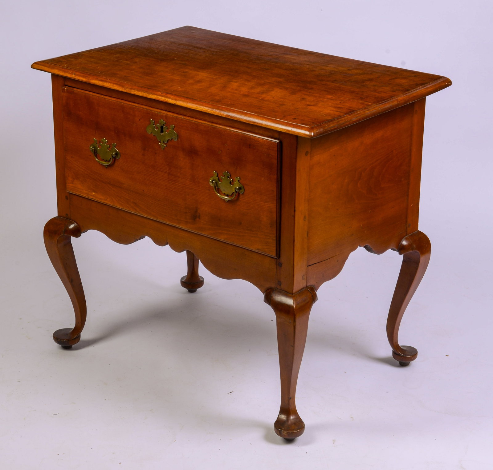 QUEEN ANNE MAPLE ONE DRAWER LOWBOY. - 2
