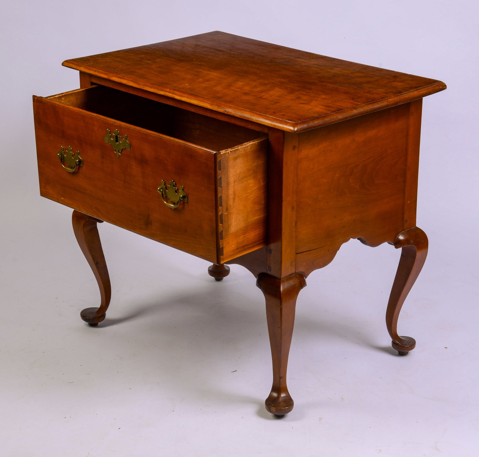 QUEEN ANNE MAPLE ONE DRAWER LOWBOY. - 3