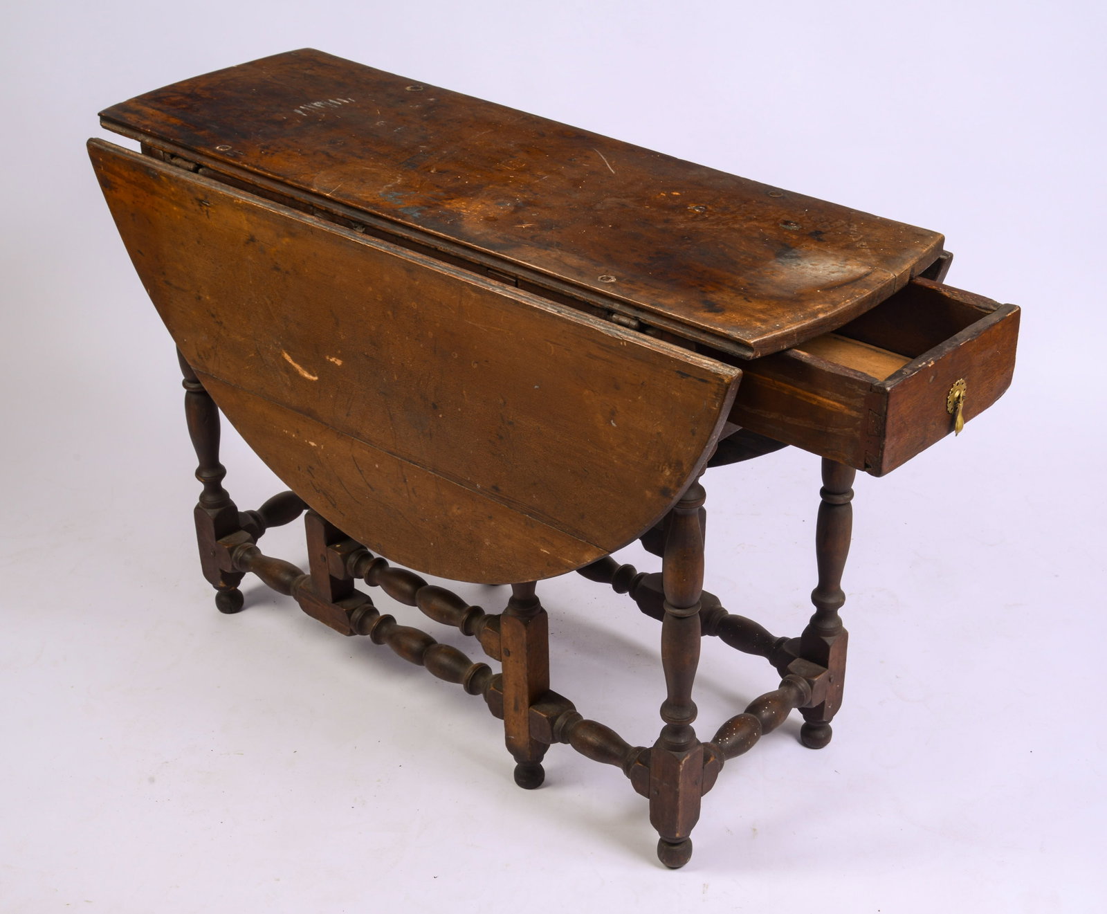 WILLIAM & MARY GATELEG TABLE. - 2