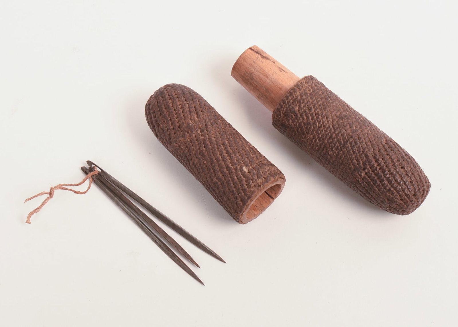 19TH CENTURY SAILOR'S ROPEWORK NEEDLE CASE. - 3