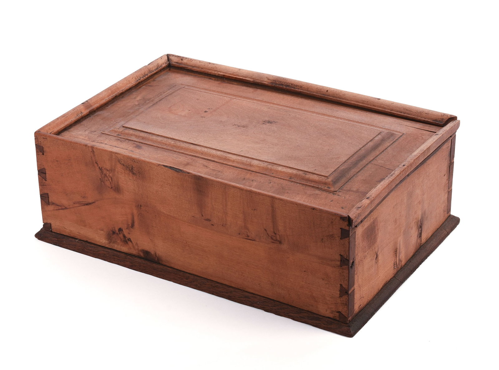 19TH CENTURY NEW ENGLAND MAPLE CANDLEBOX.: 4.75 x 13 x 9 inches.