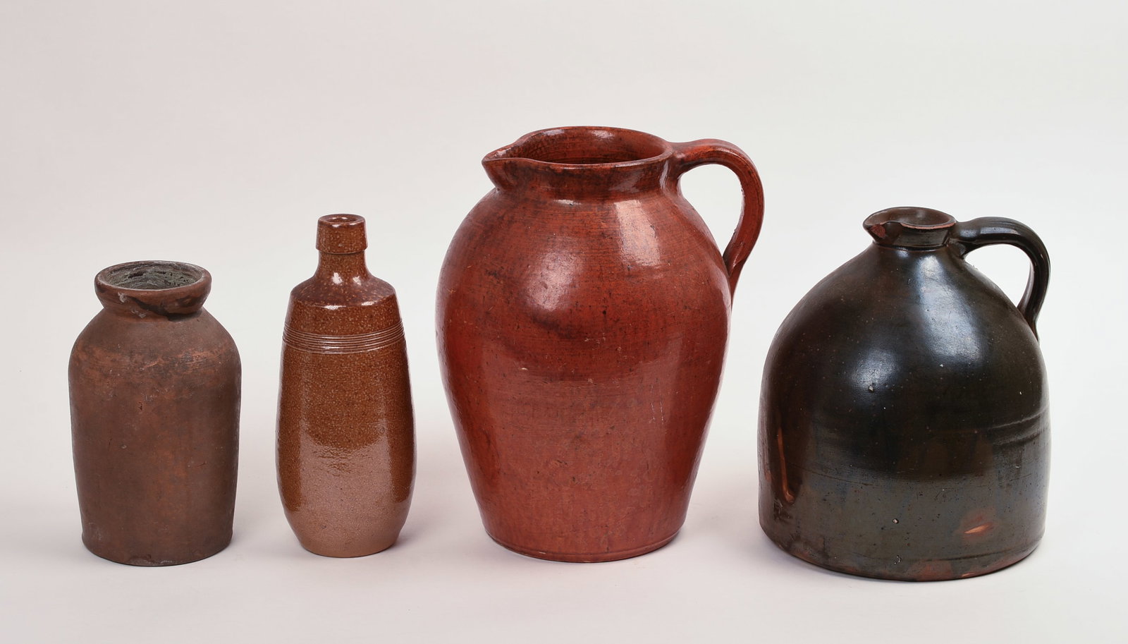 FOUR STONEWARE PIECES. - 4