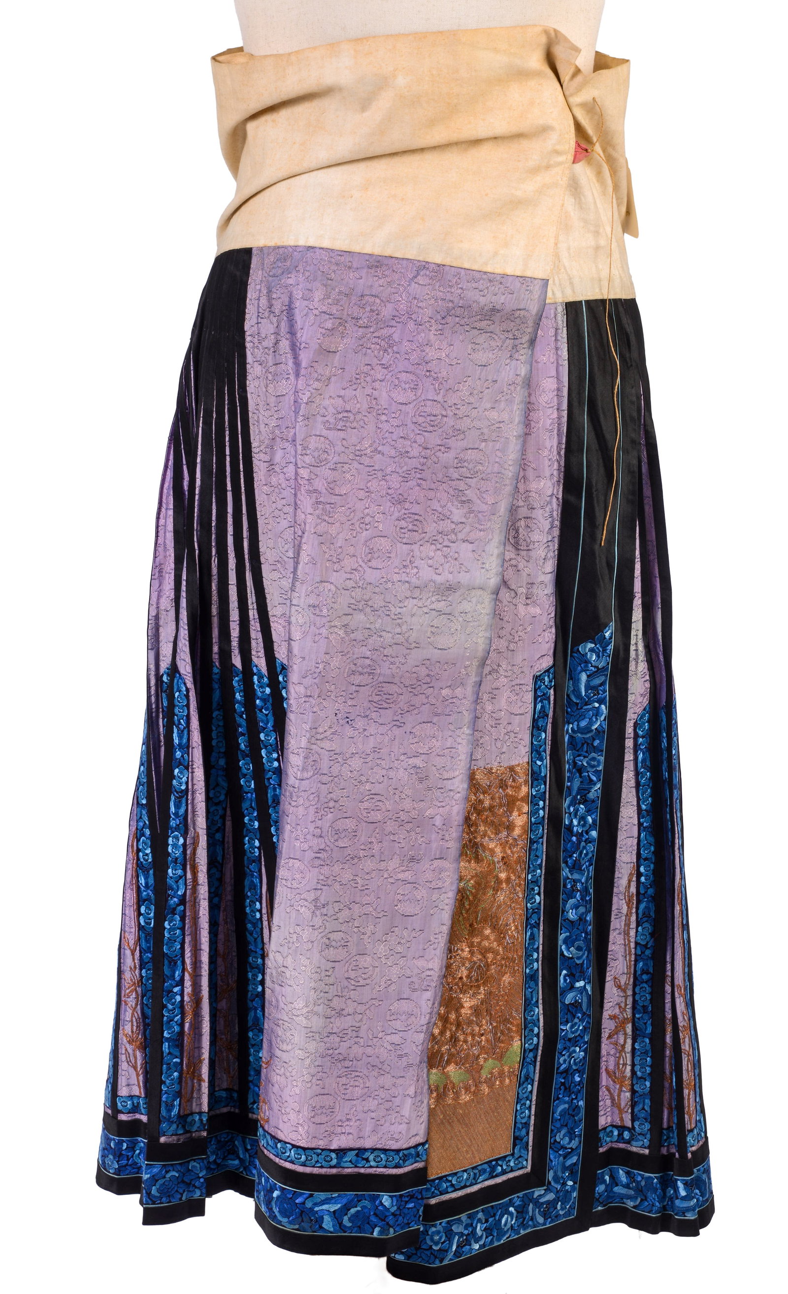 19TH CENTURY CHINESE QING DYNASTY FINELY WOVEN SKIRT. (1 of 4)