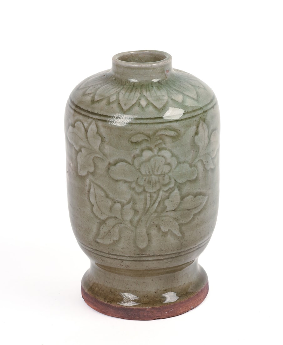 CHINESE 18TH CENTURY CELADON VASE. (1 of 3)