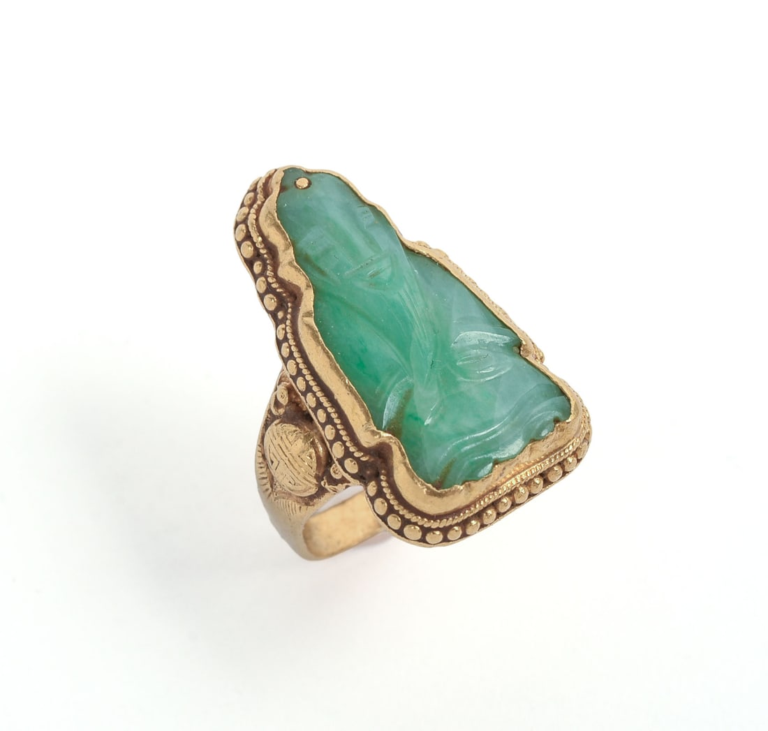 CHINESE JADE RING WITH BUDDHA. (1 of 4)