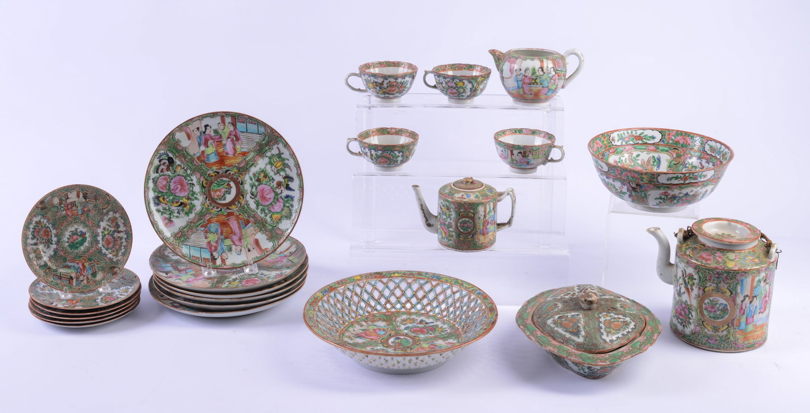 GROUPING OF ROSE MEDALLION PORCELAIN. (1 of 12)