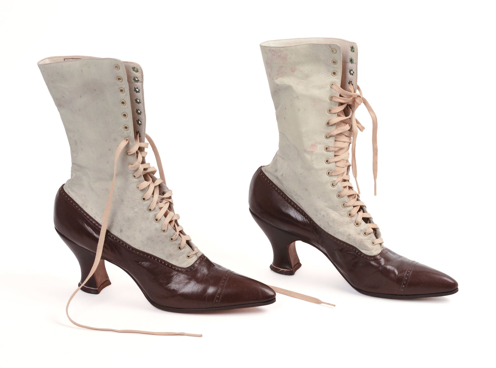 PAIR OF 19TH CENTURY LADIES SHOES. (1 of 7)